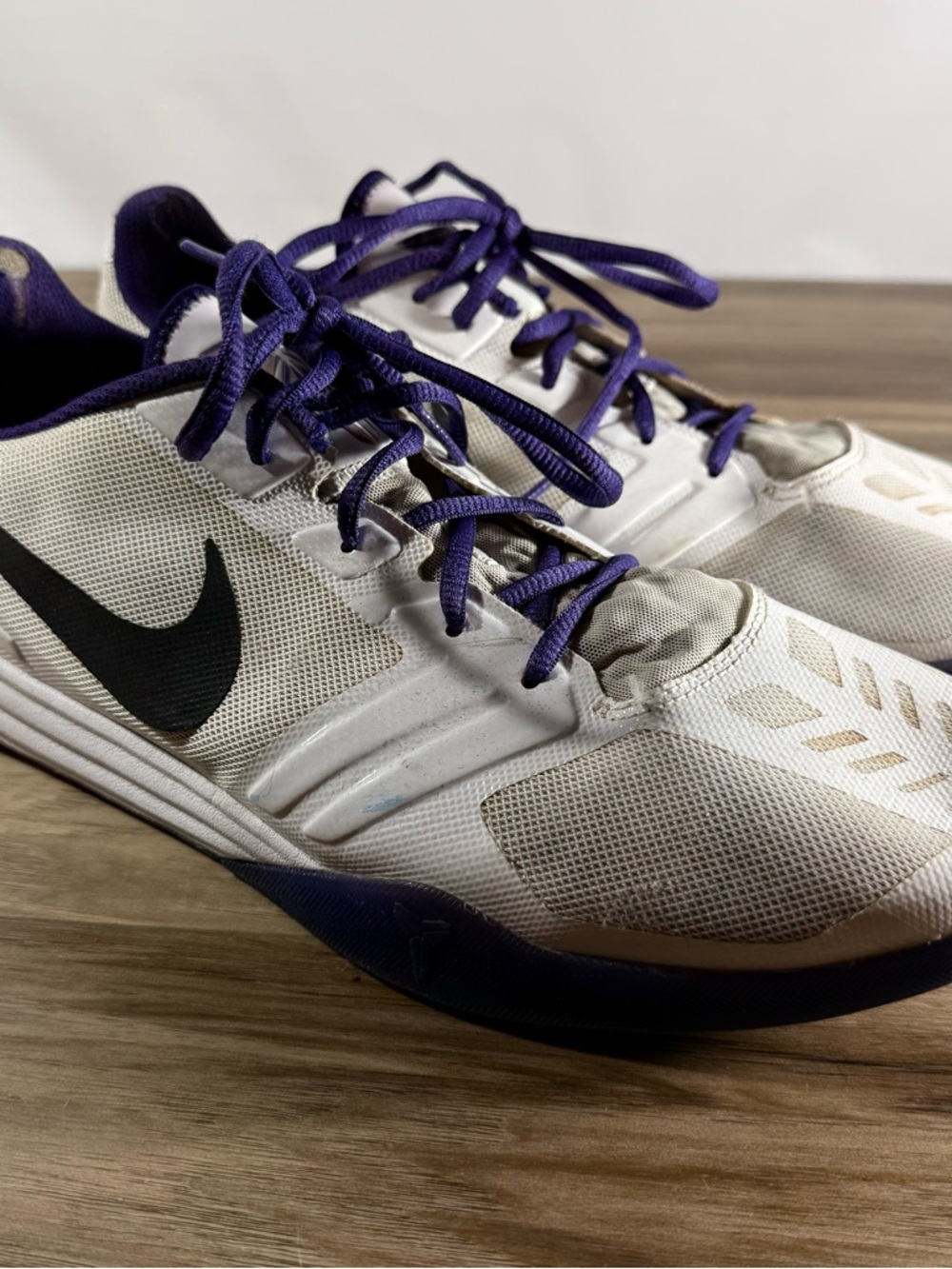 Nike Kobe Mentality White Purple Mens Size 13 Basketball Shoes 704942-101